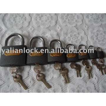 Cadenas en fer gris